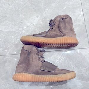 Yeezy 750 grey gum size 9.5